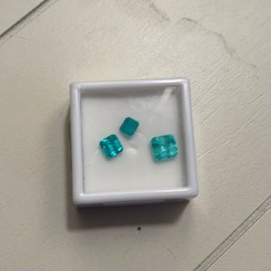 1.00 carat  Columbian emerald plus two extra that are included